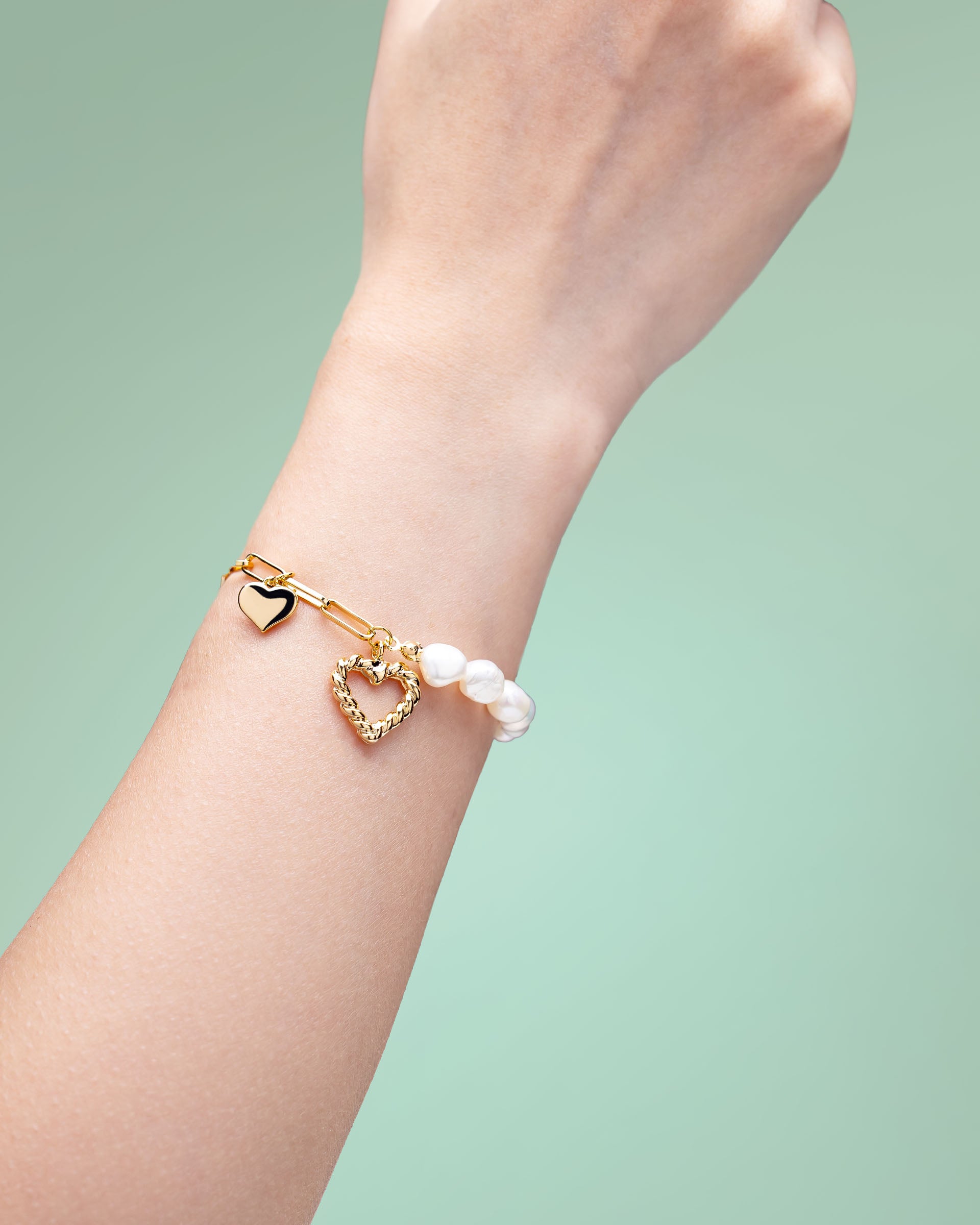 Aileen Heart Charm Bracelet in Gold
