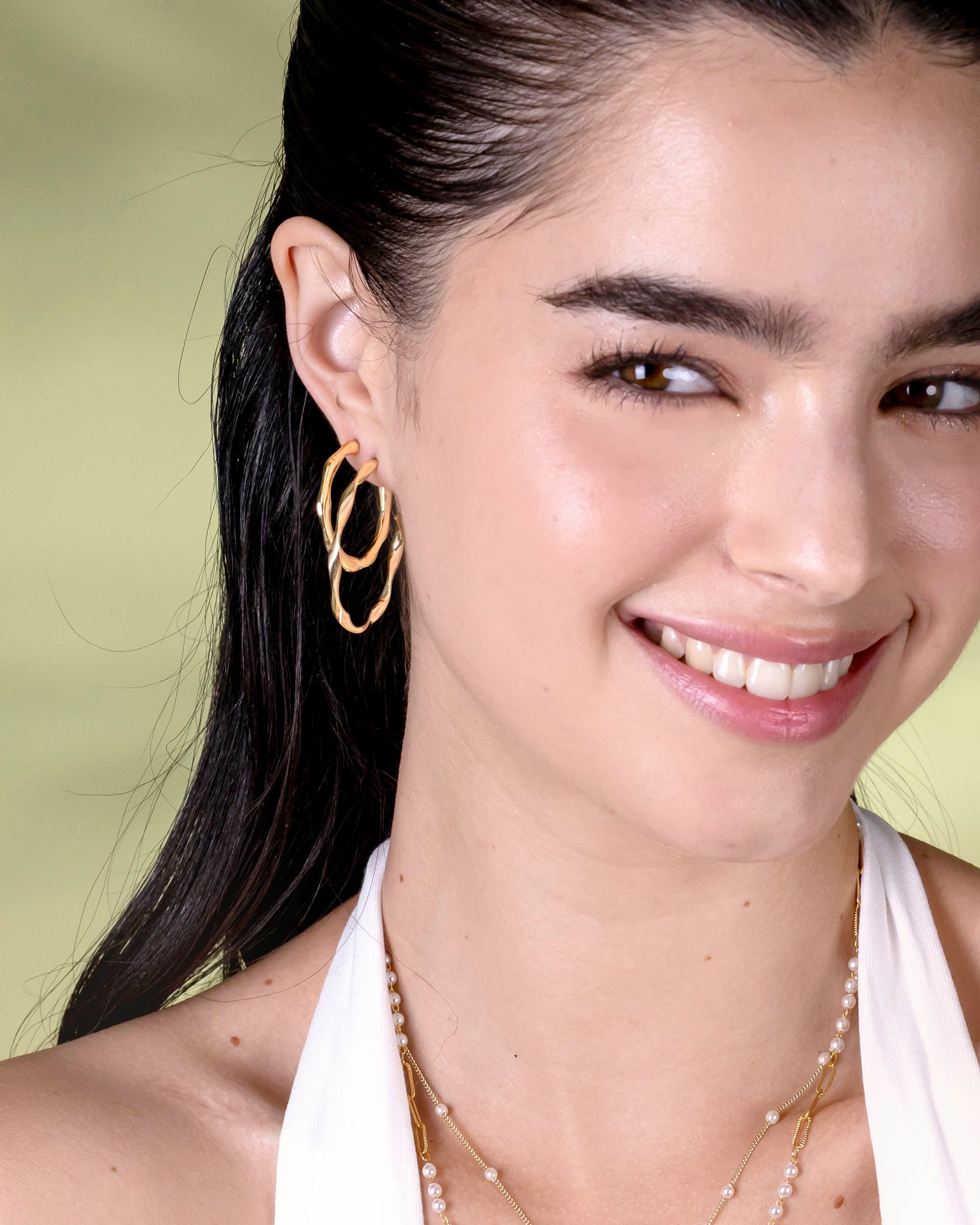 Alaya Hoop Earrings in Gold