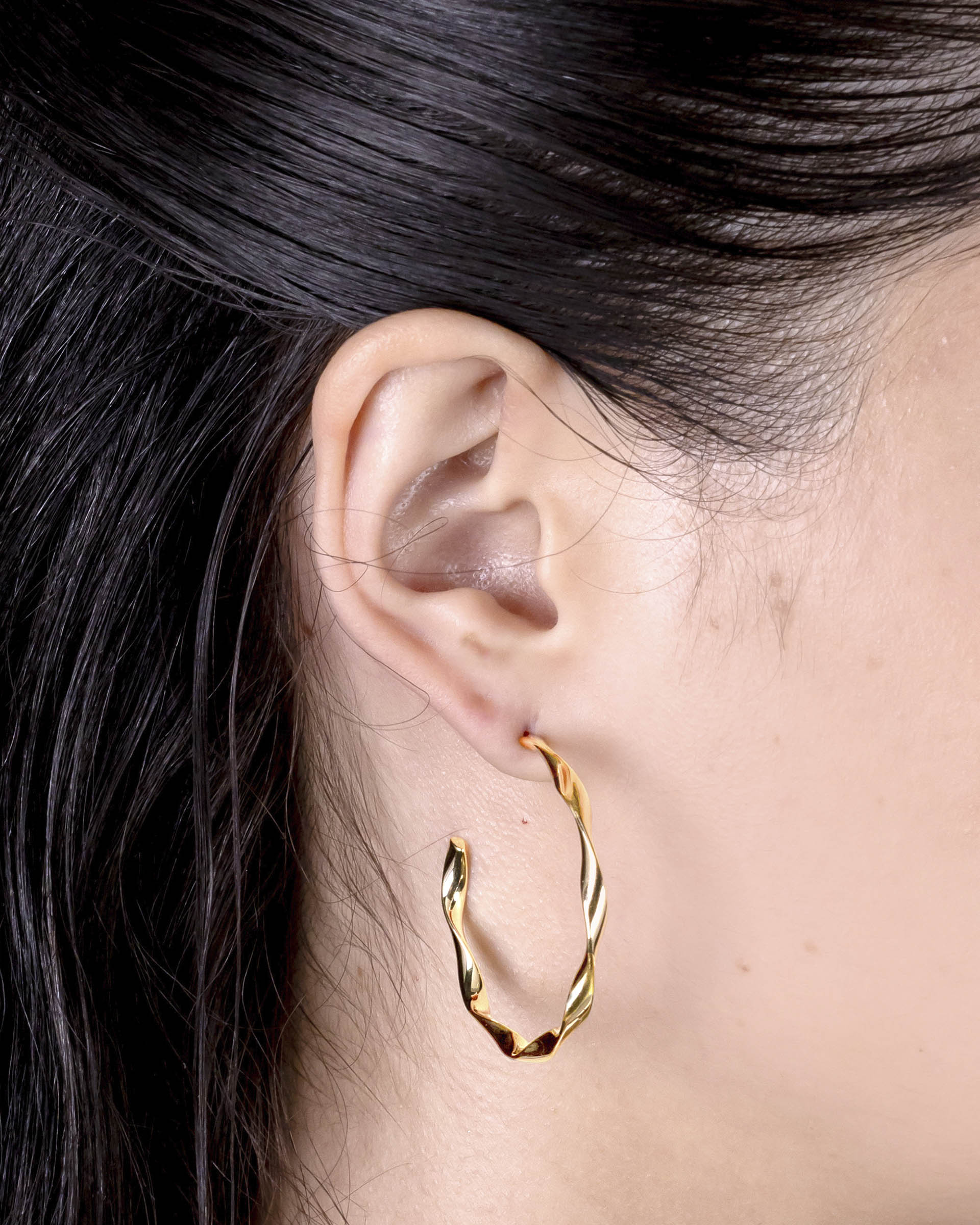 Alaya Hoop Earrings in Gold