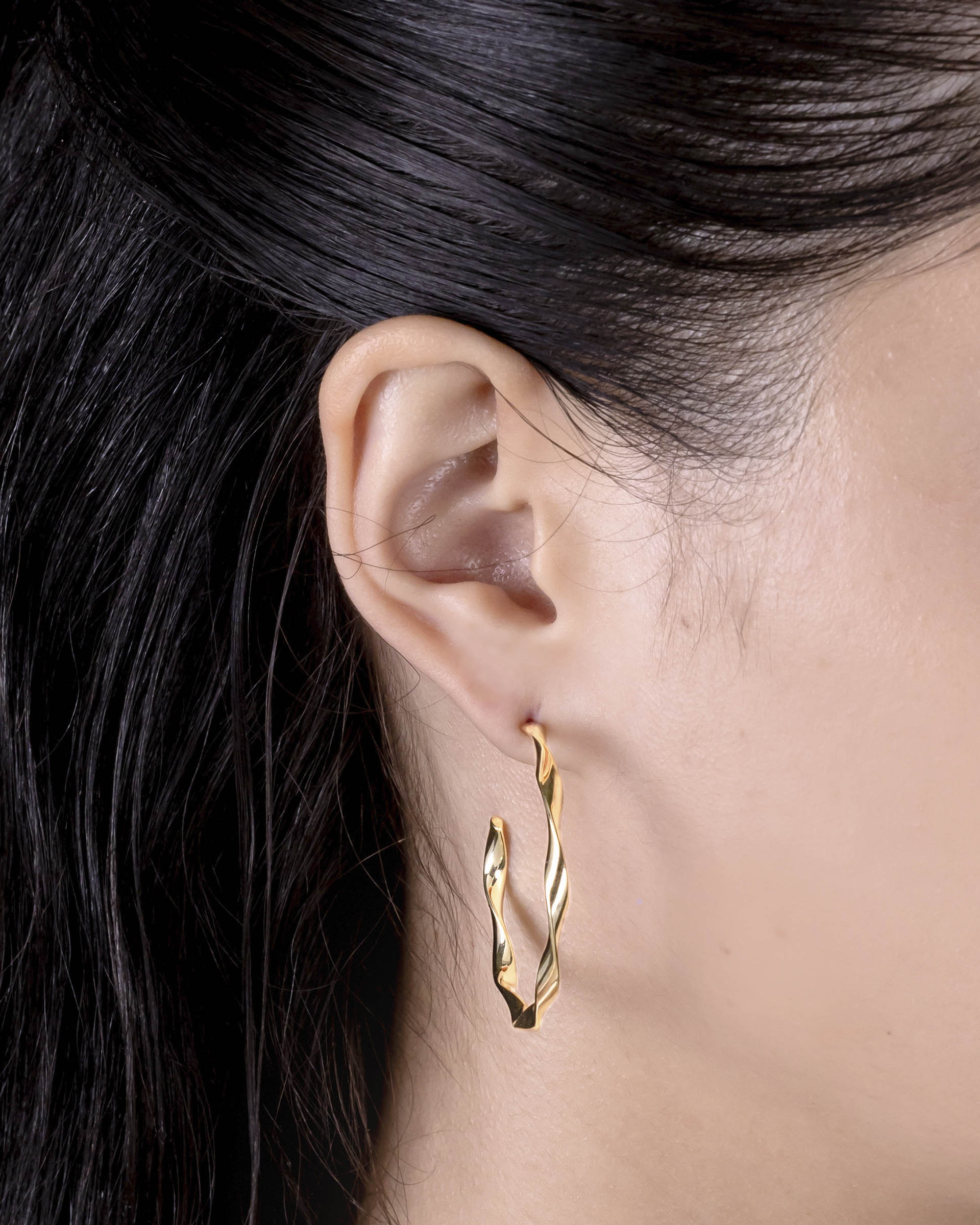 Alaya Hoop Earrings in Gold