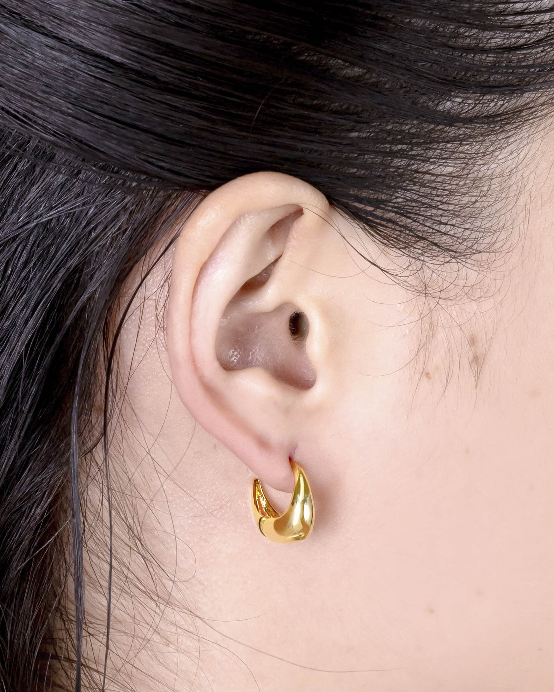 Alisa Hoop Earrings in Gold