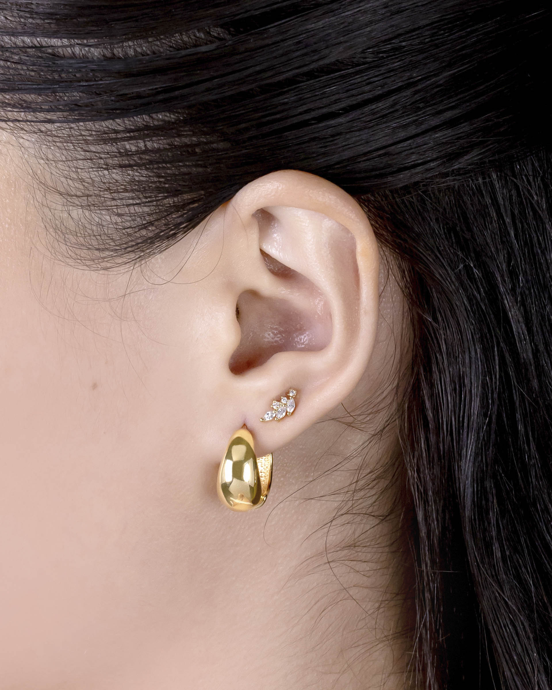 Amira Hoop Earrings in Gold