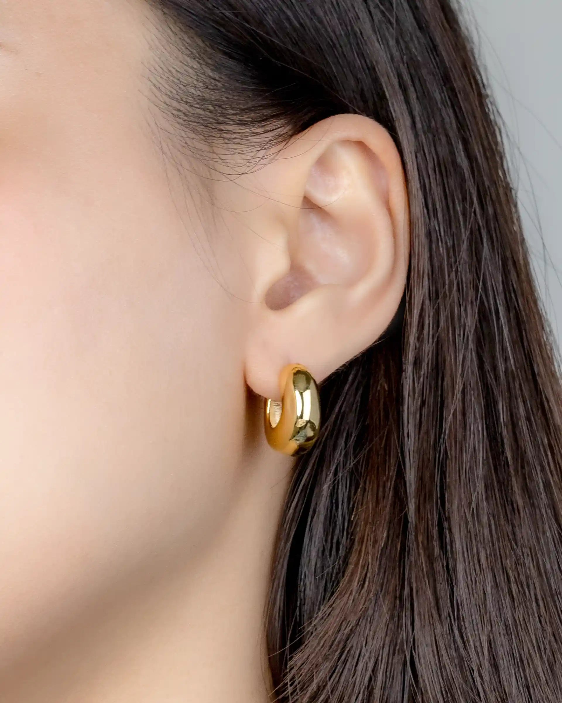 Bianca Huggie Earrings in Gold