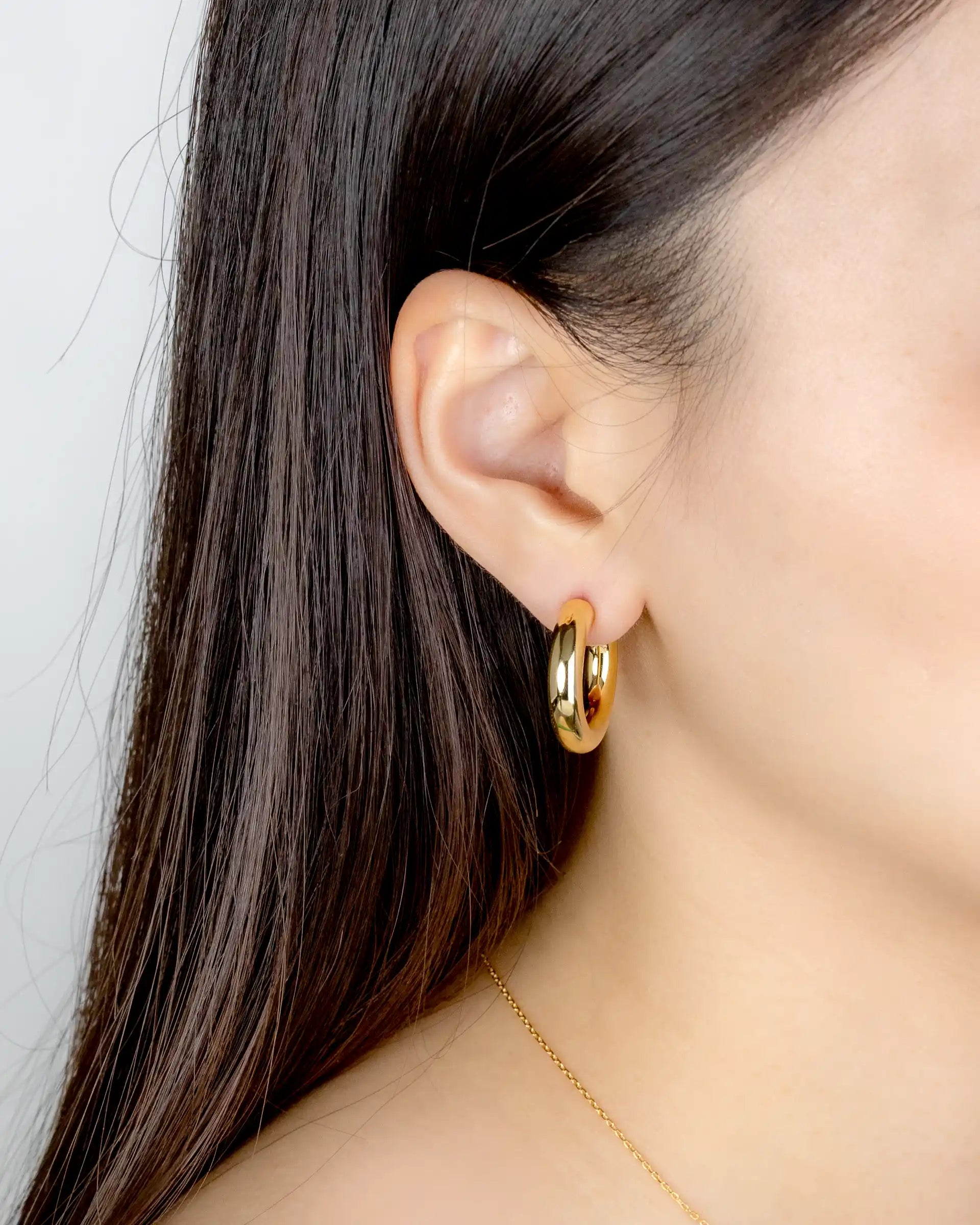 Mara Hoop Earrings in Gold