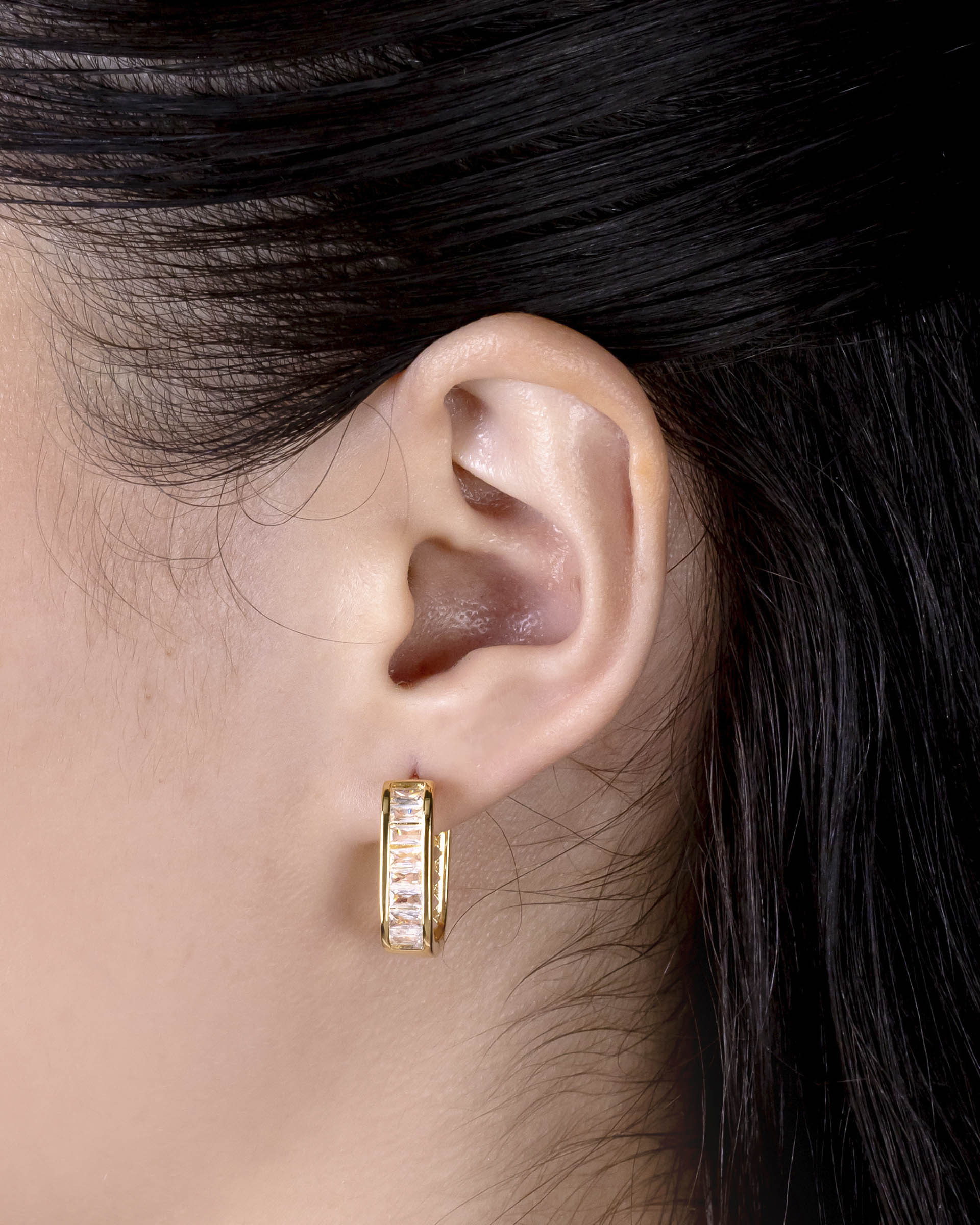 Jenna Hoop Earrings in Gold