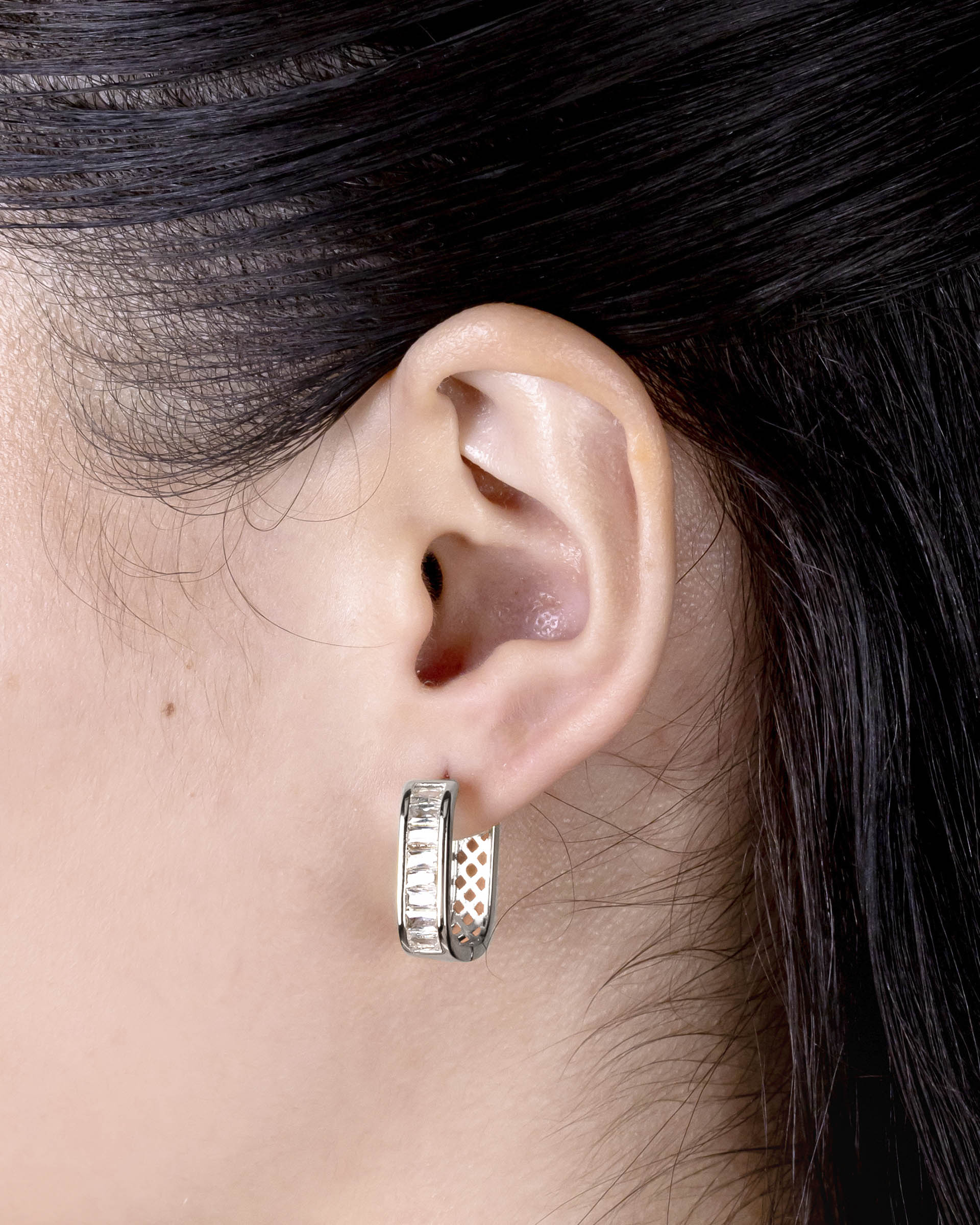 Jenna Hoop Earrings in Silver