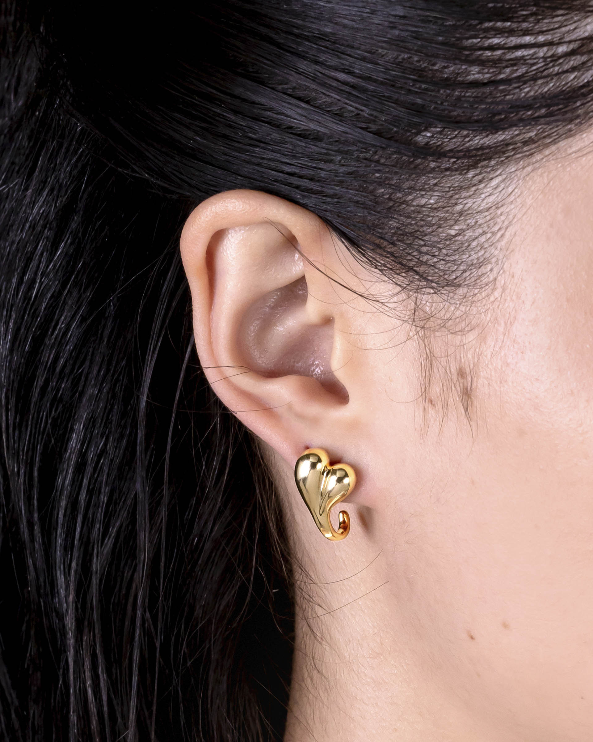 Eileen Heart Stud Earrings in Gold