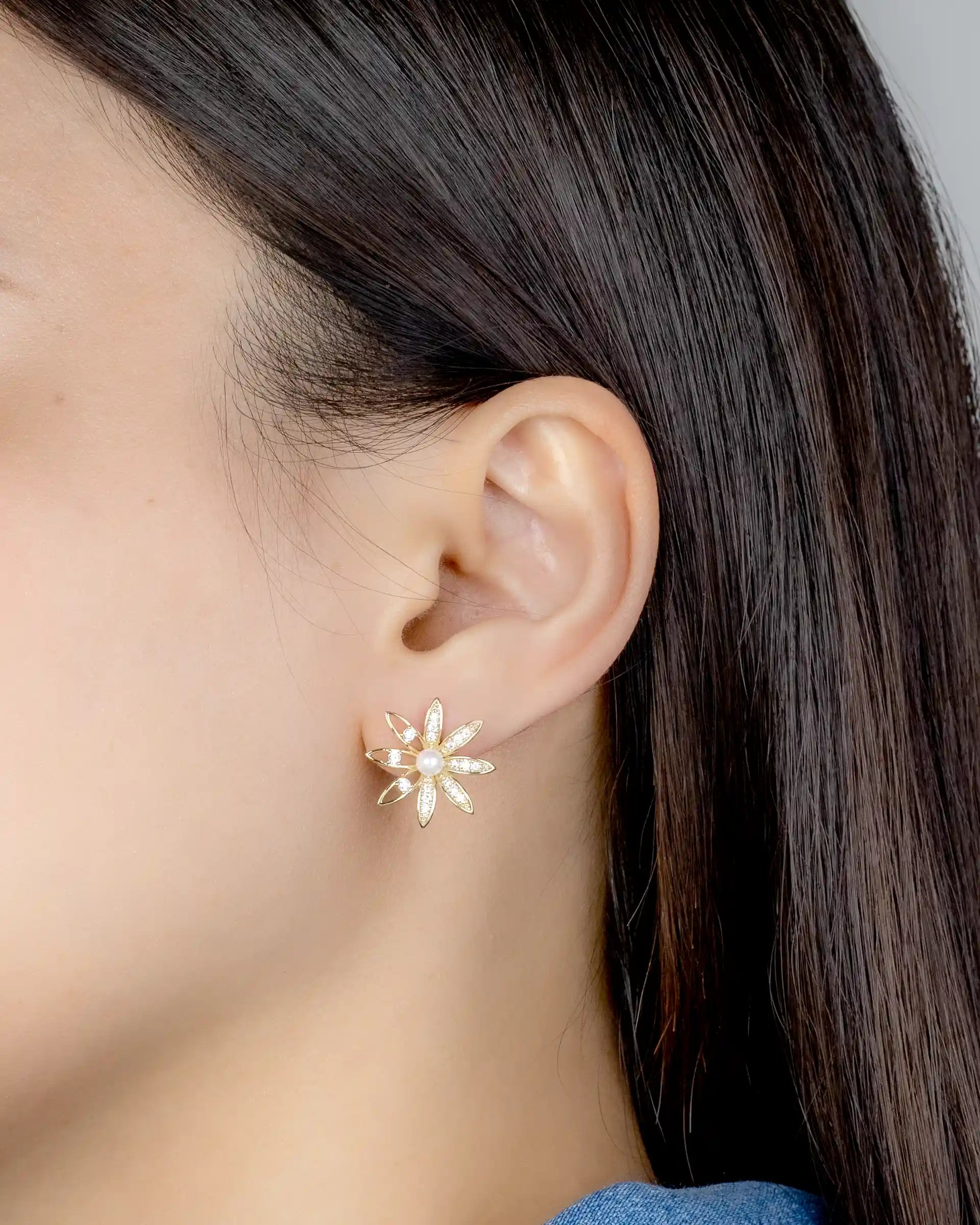 Lottie Floral Stud Earrings in Gold