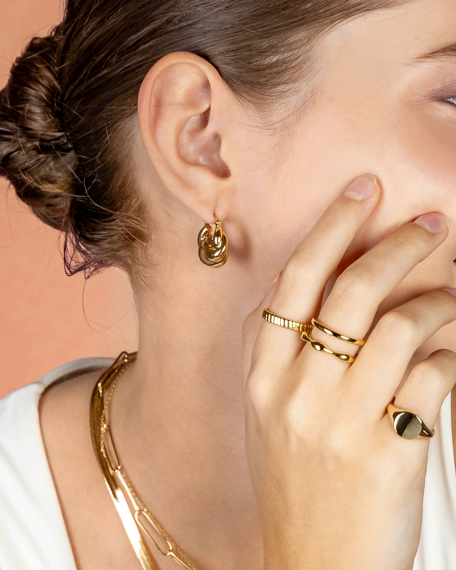 Estrella Hoop Earrings in Gold