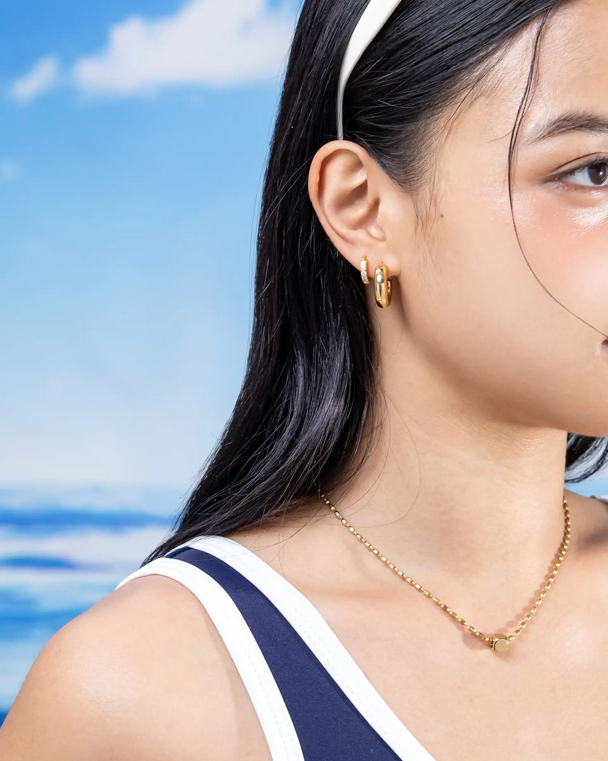 Evon Pavé Hoop Earrings in Gold - XS