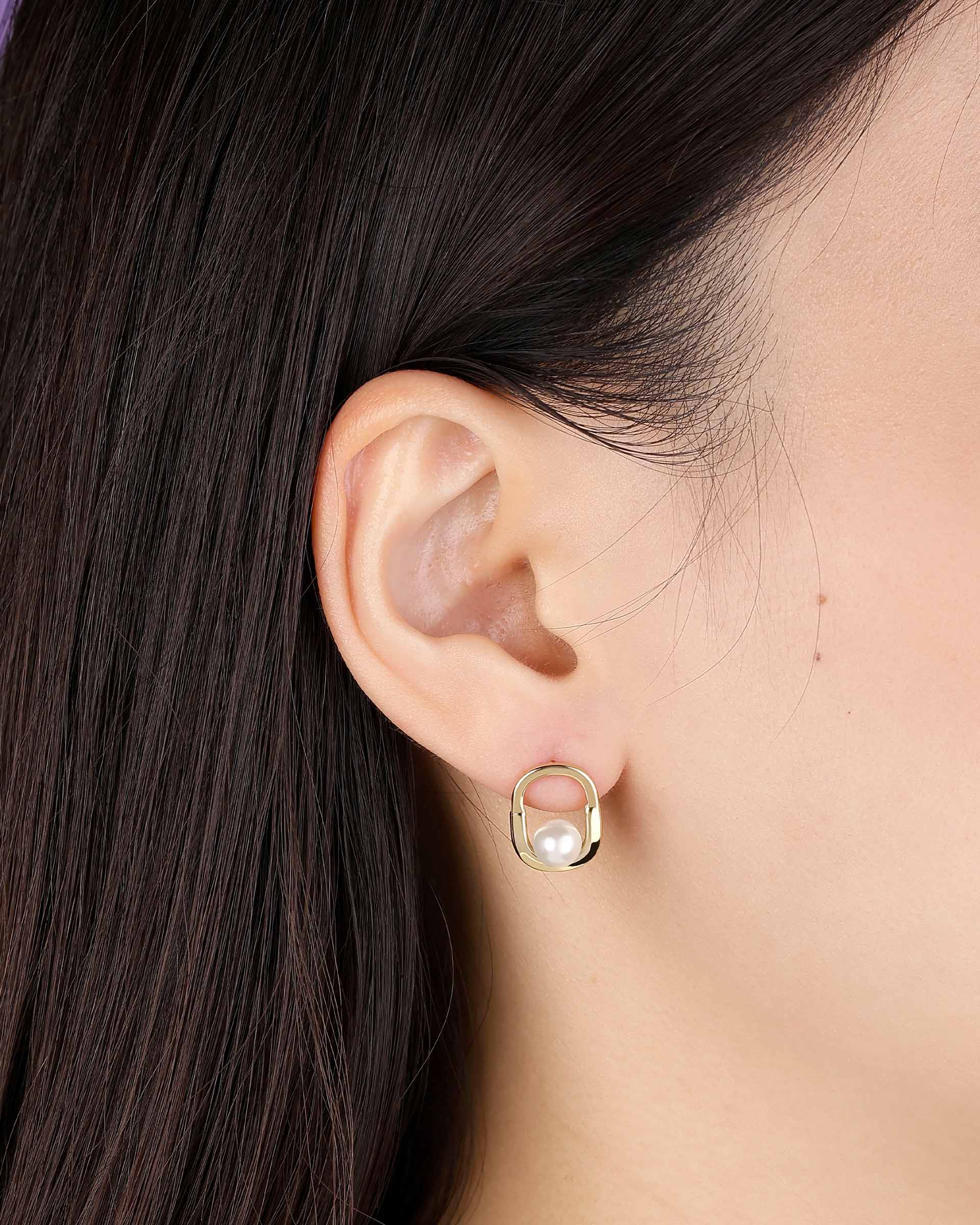 Shelley Pearl Stud Earrings in Gold