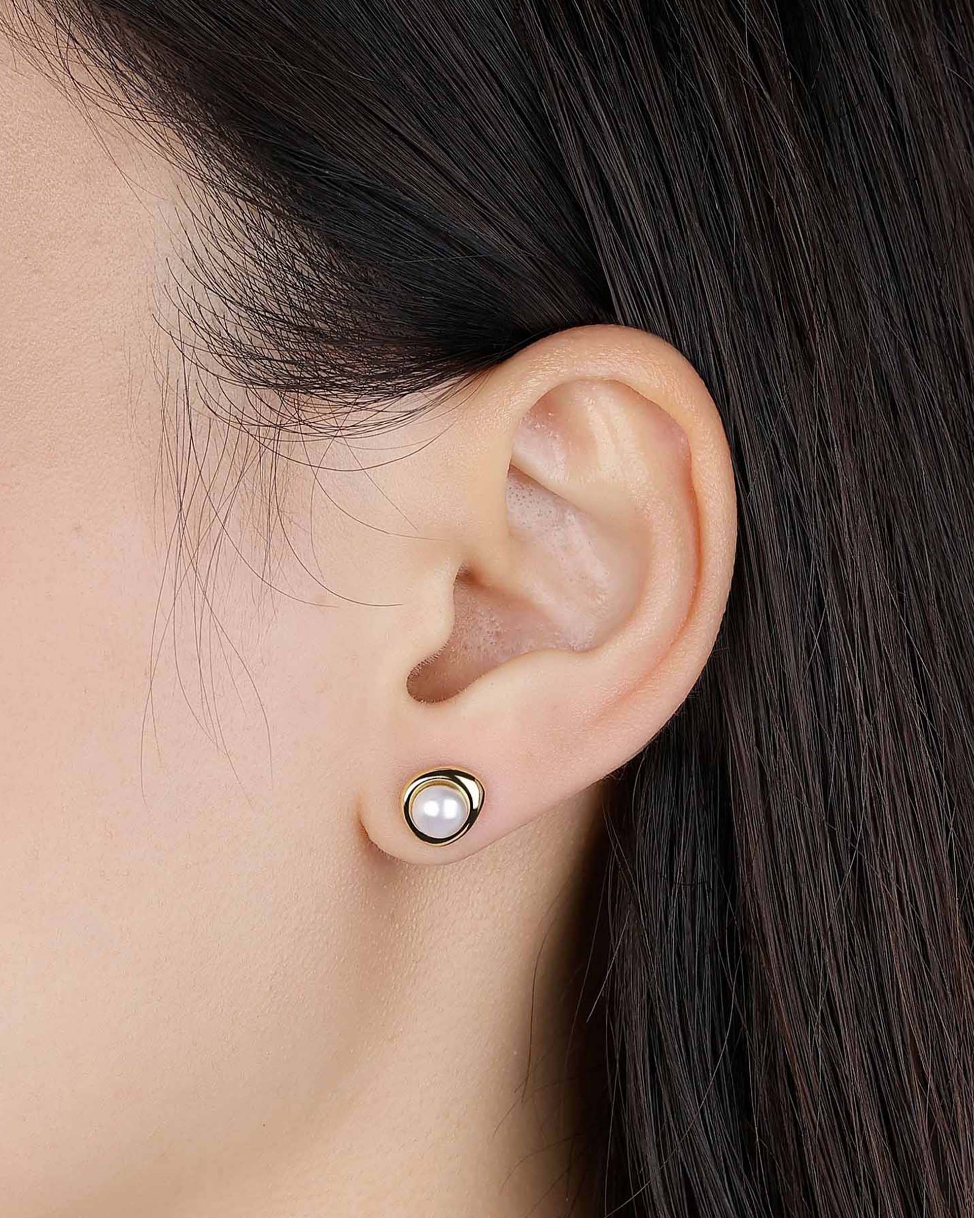 Georgina Pearl Stud Earrings in Gold