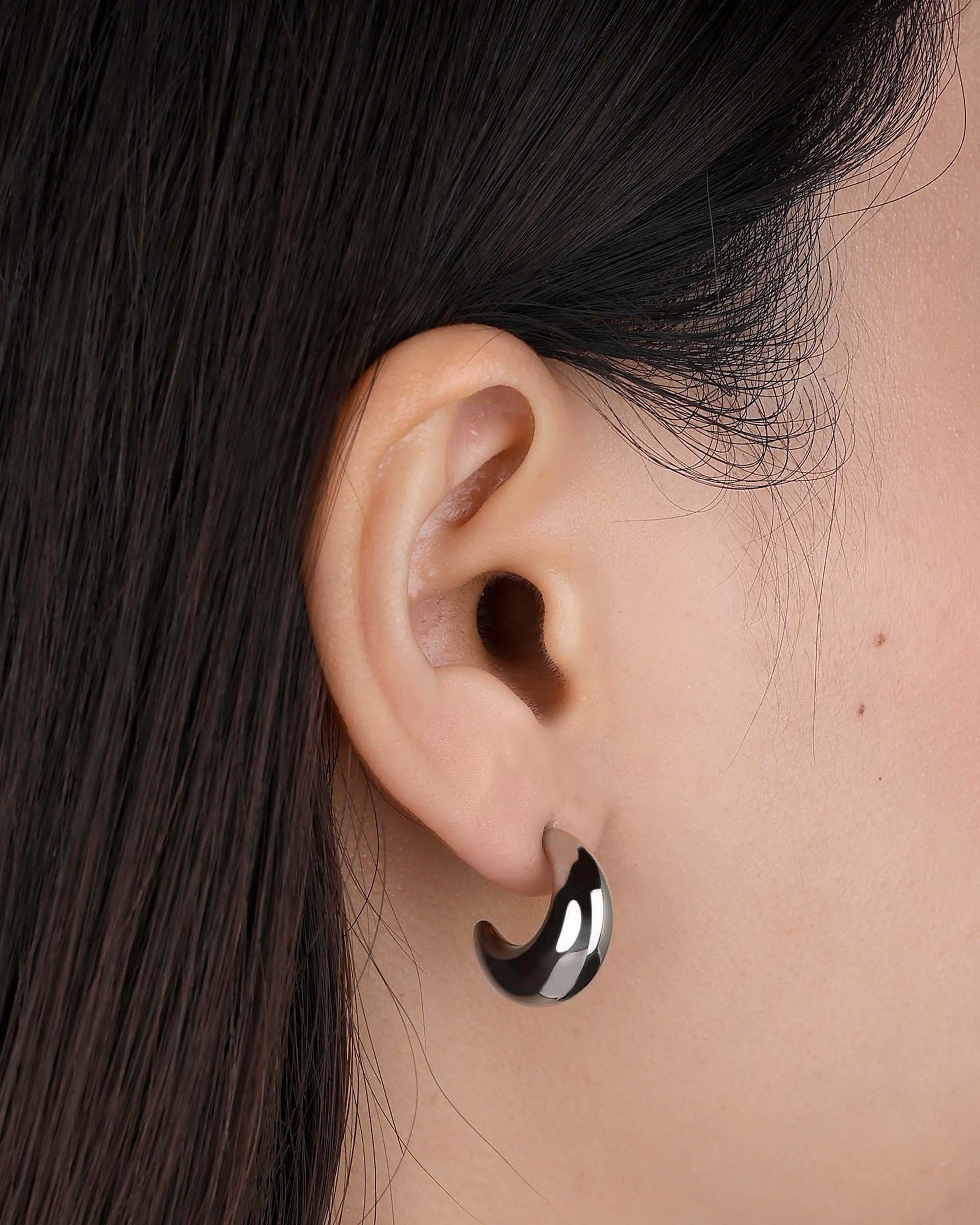 Shannon Hoop Earrings in Silver