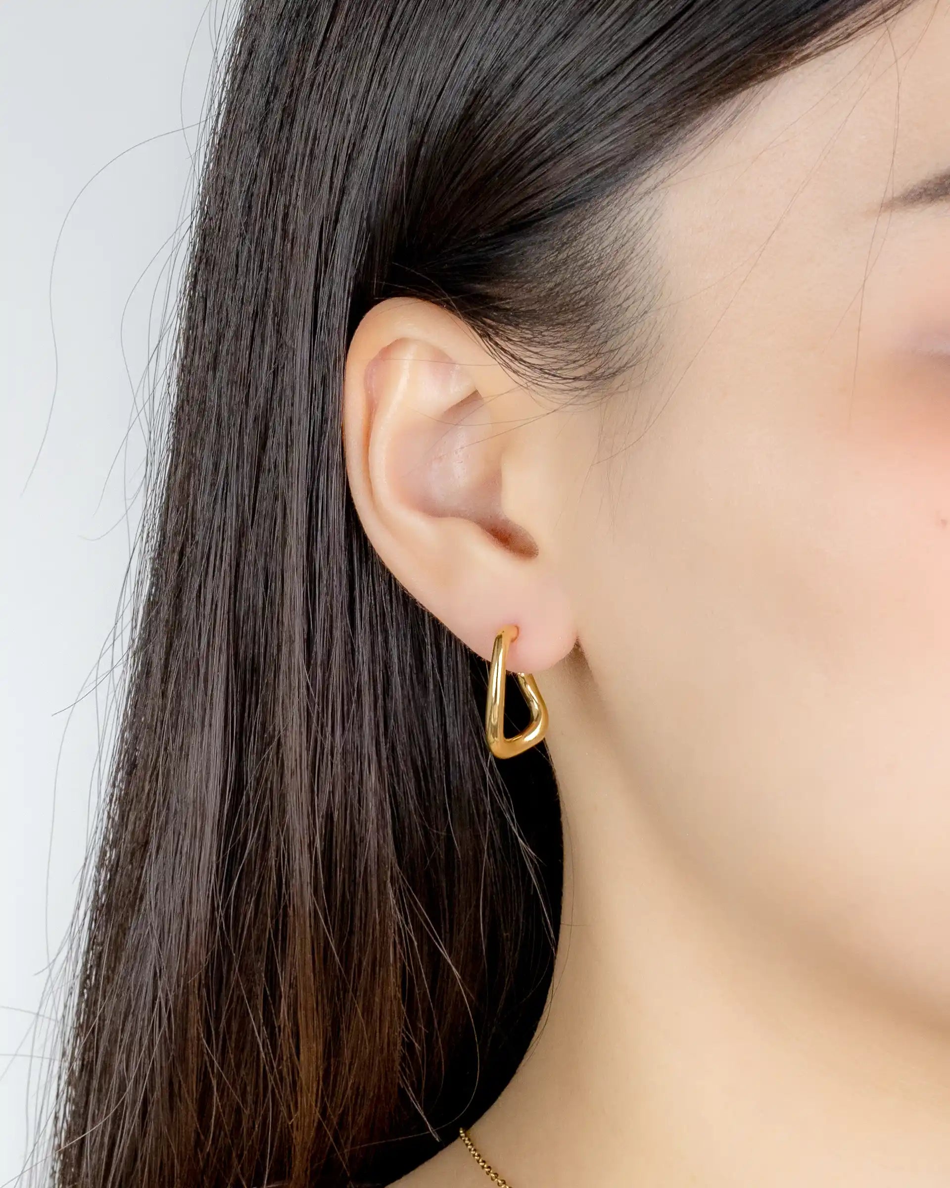 Beth Sculptural Hoop Earrings in Gold
