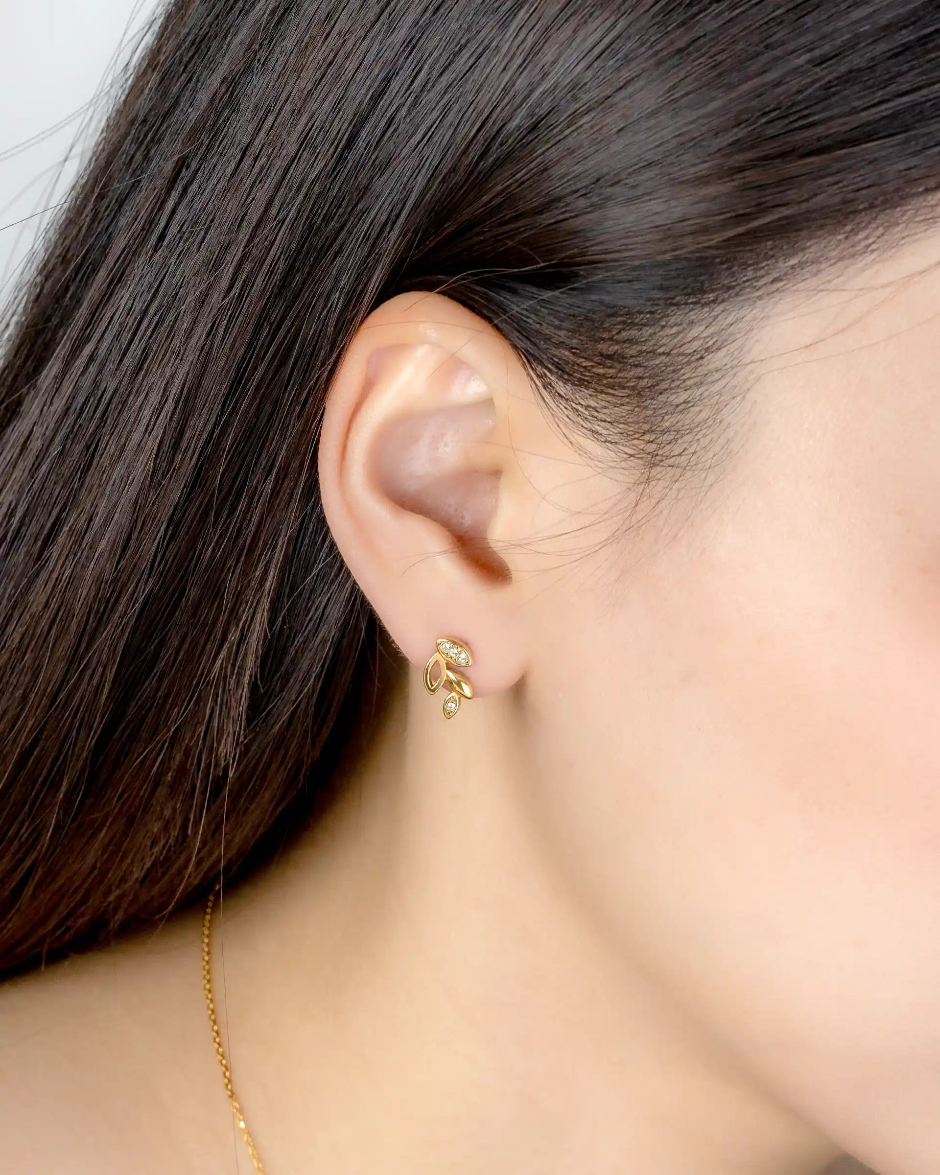 Dolores Leaf Stud Earrings in Gold
