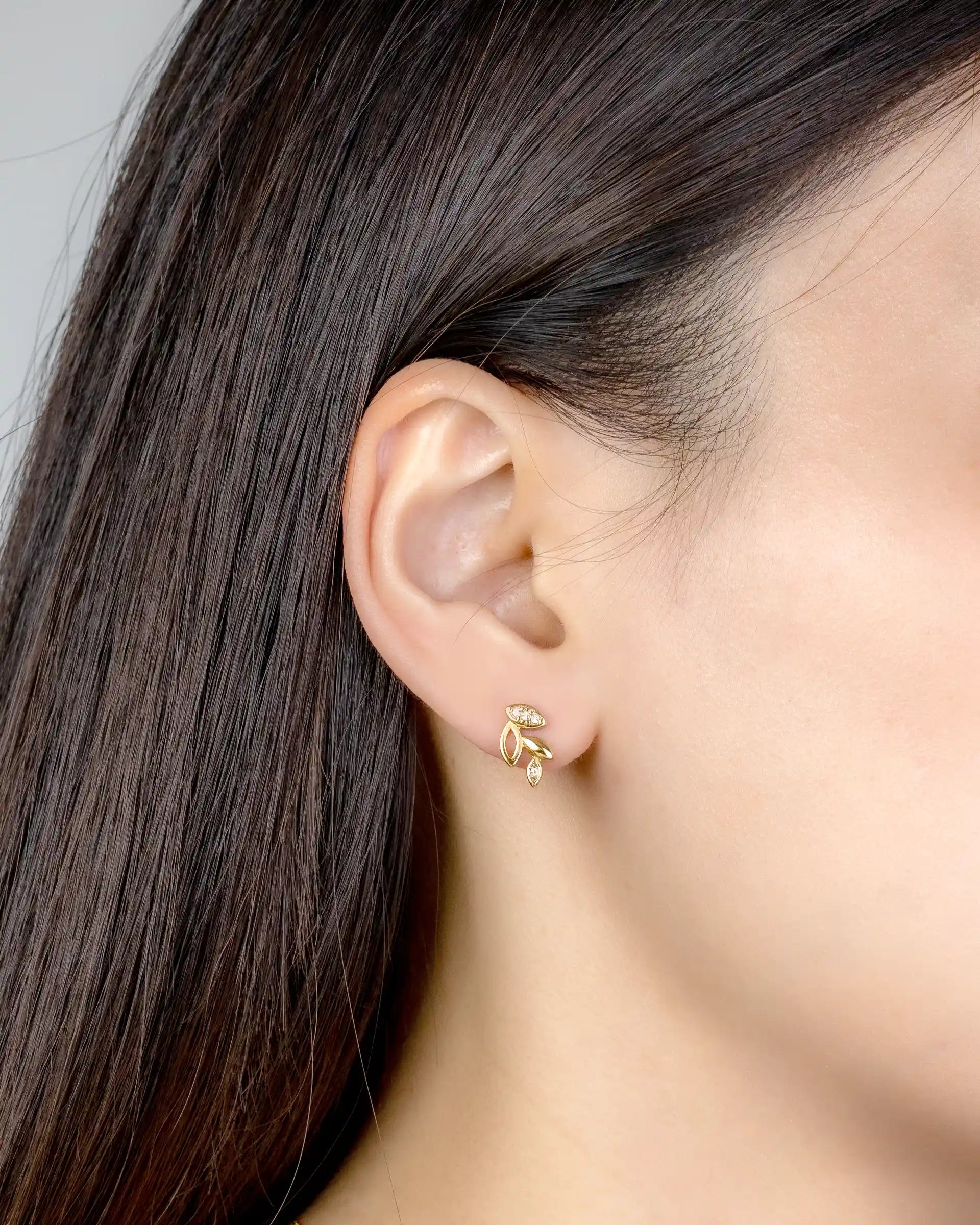 Dolores Leaf Stud Earrings in Gold