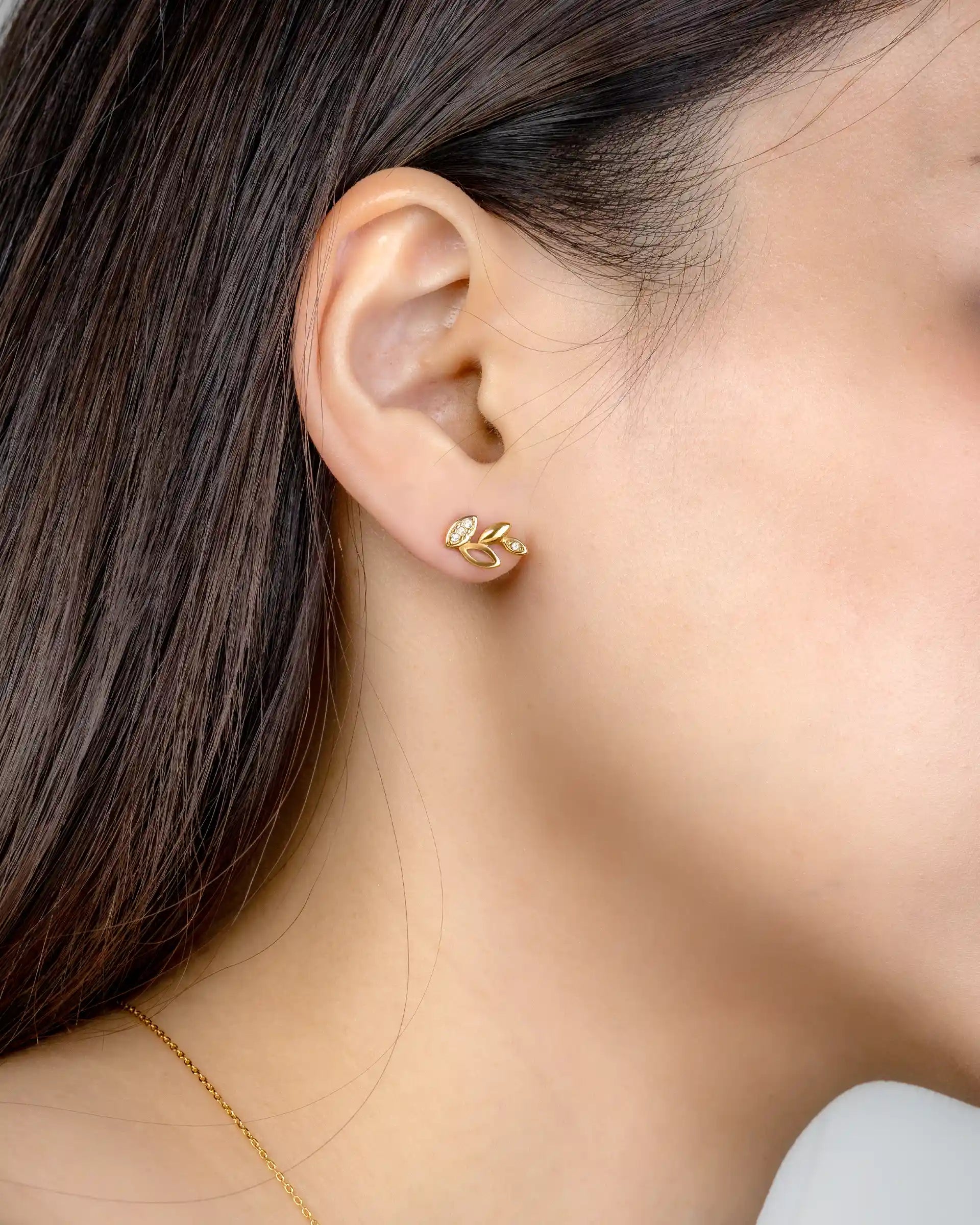 Dolores Leaf Stud Earrings in Gold