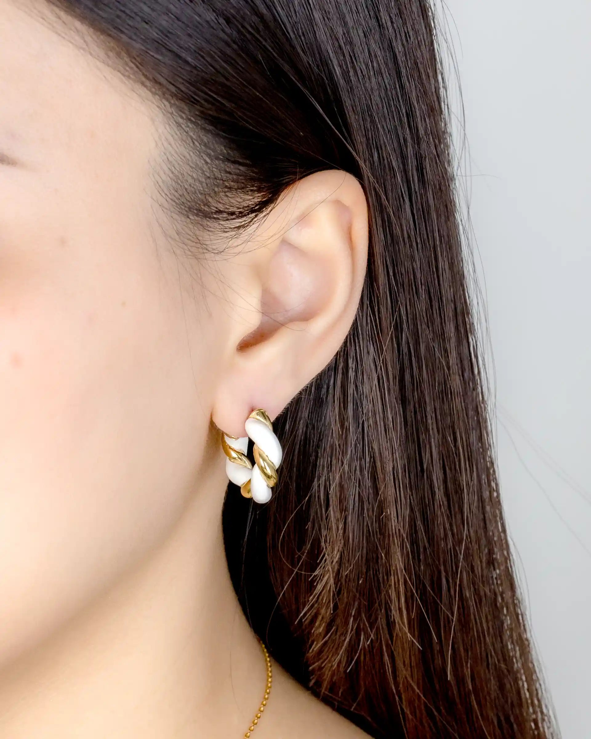 Estela Twisted Hoop Earrings in Gold