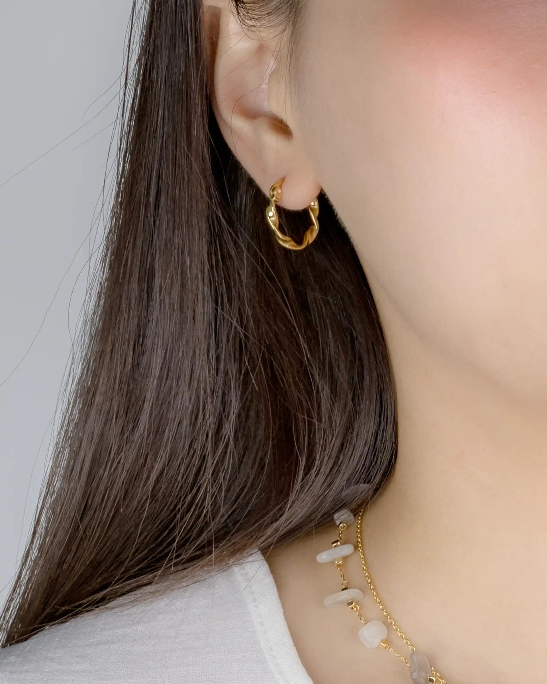 Elly Twisted Hoop Earrings in Gold