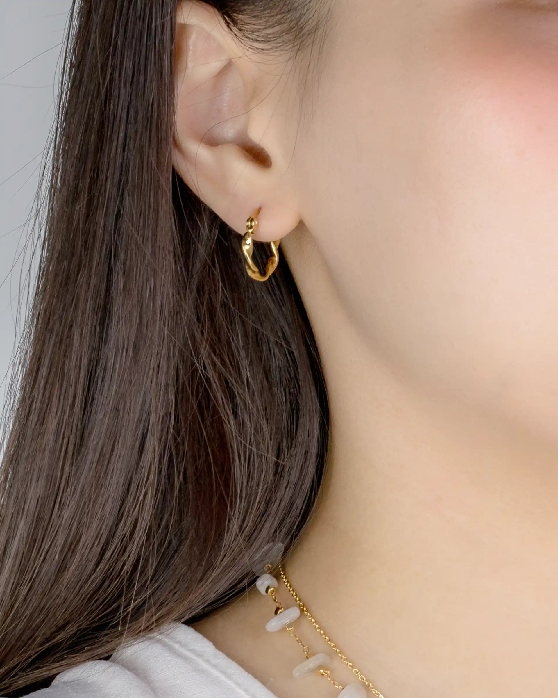 Elly Twisted Hoop Earrings in Gold