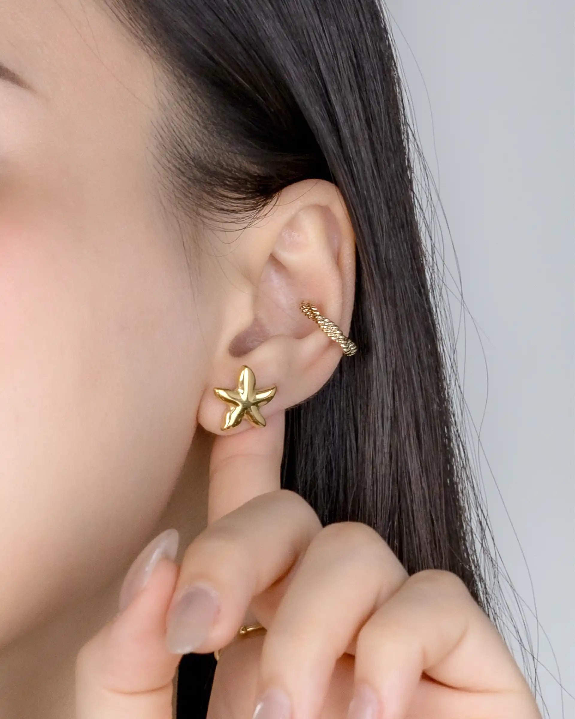 Sheri Starfish Stud Earrings in Gold