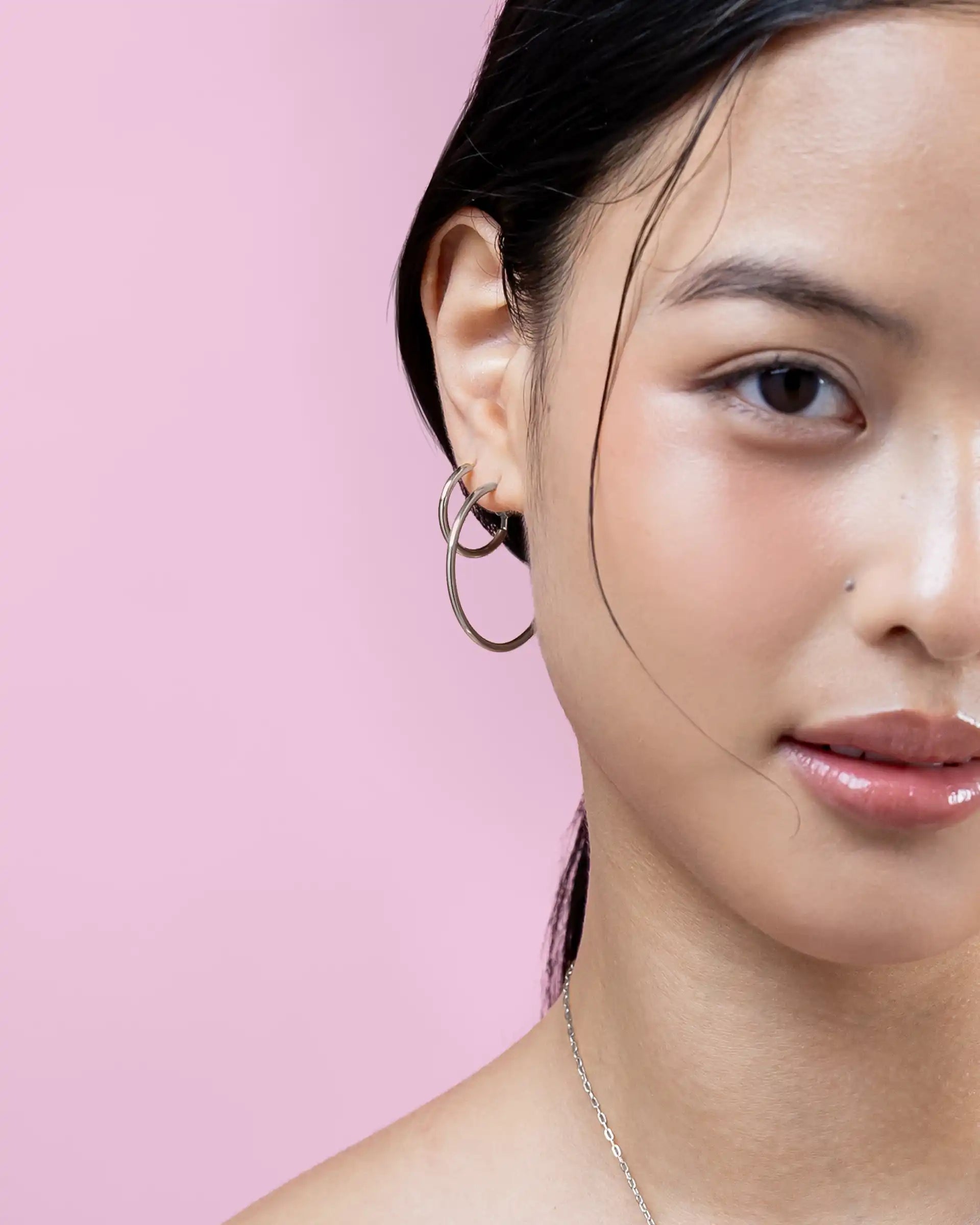 Jannie Slim Hoop Earrings in Silver - M
