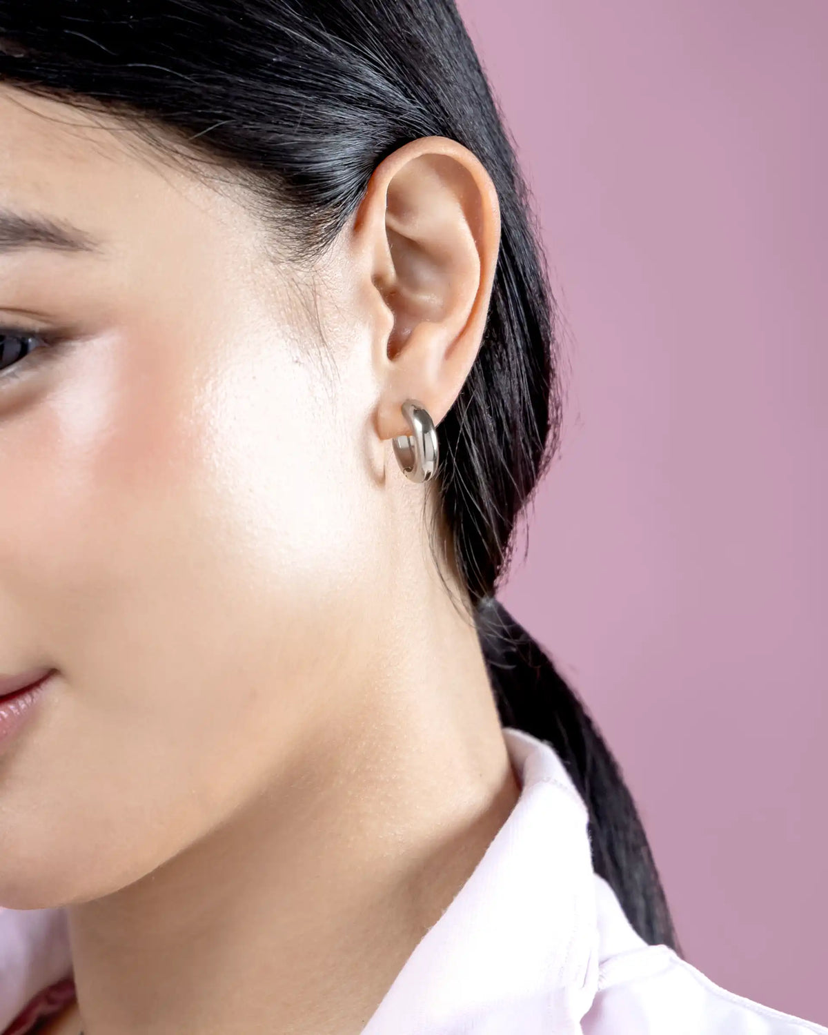 Percy Squared Edge Hoop Earrings in Silver - M