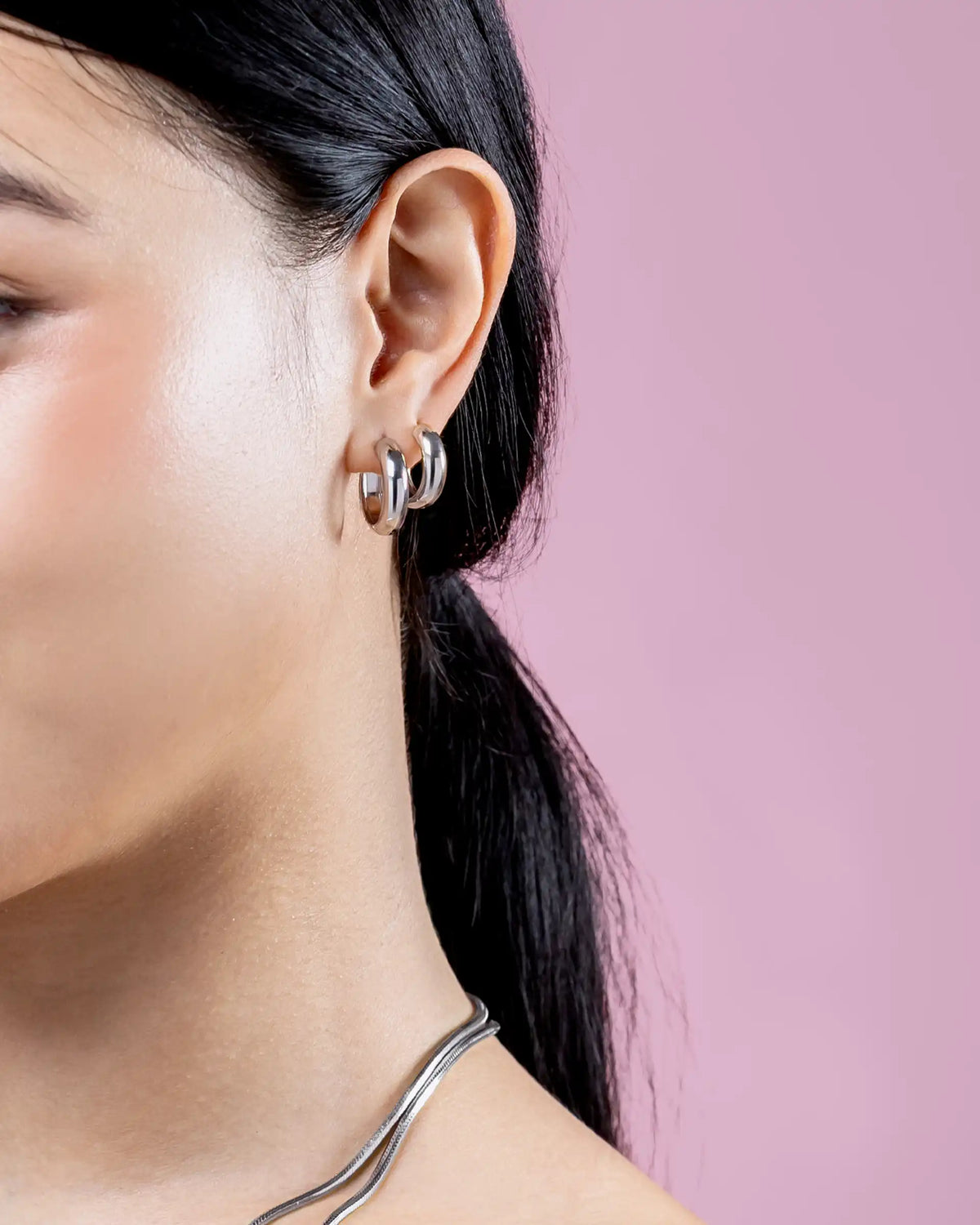 Adina Hollow Rounded Hoop Earrings in Silver - S