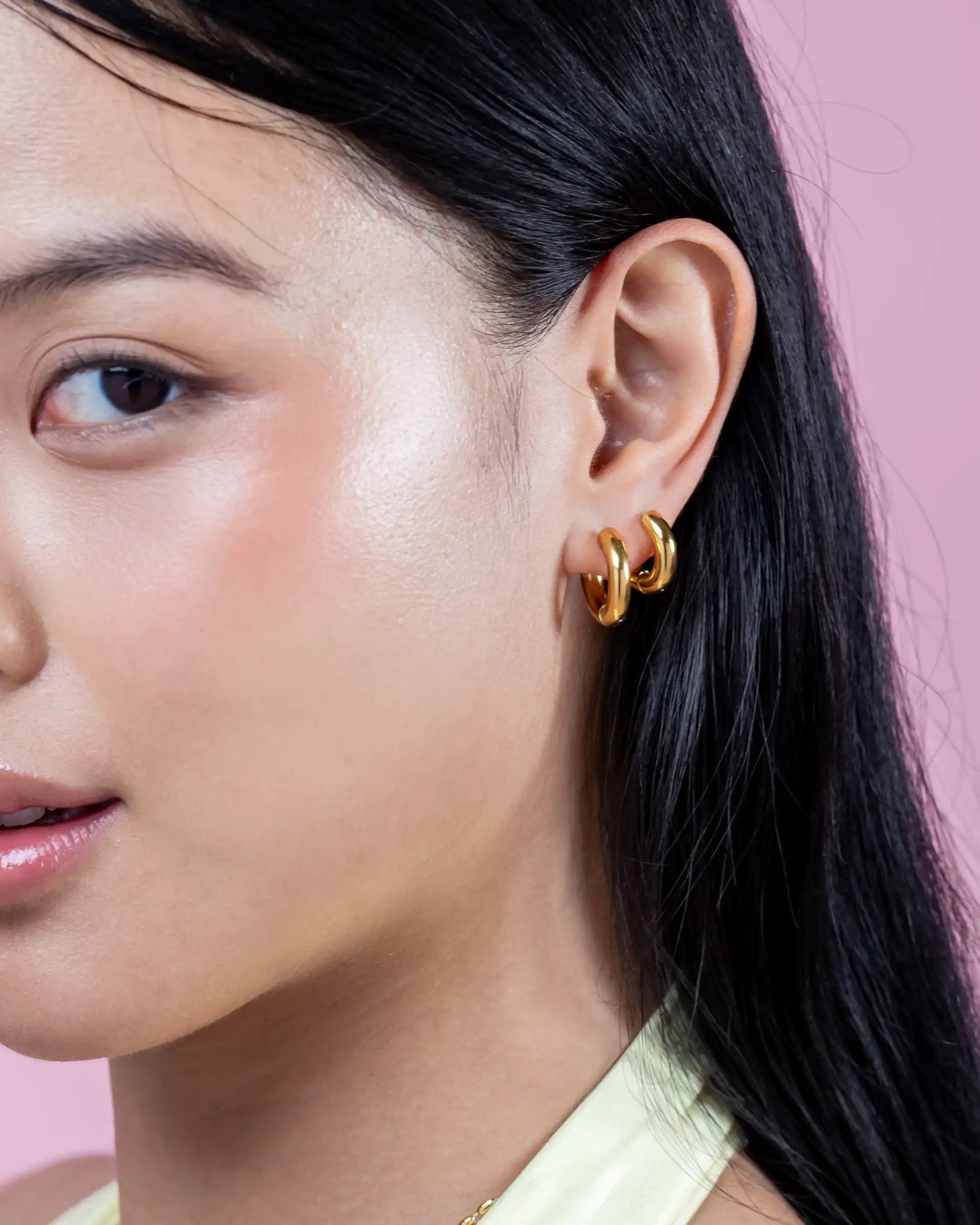 Idris Chunky Tube Hoop Earrings in Gold - XS