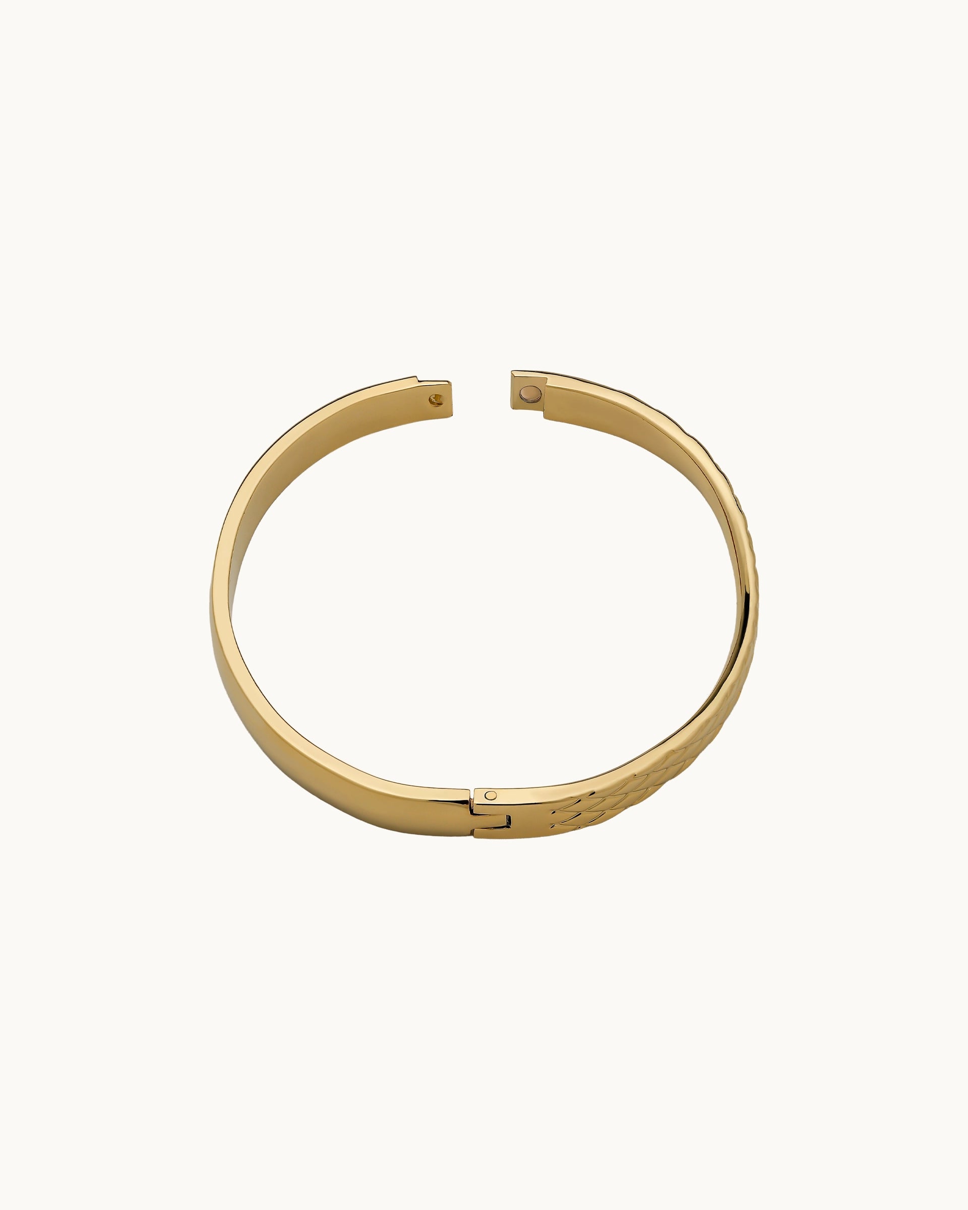 Lunette Quilted Bangle in Gold