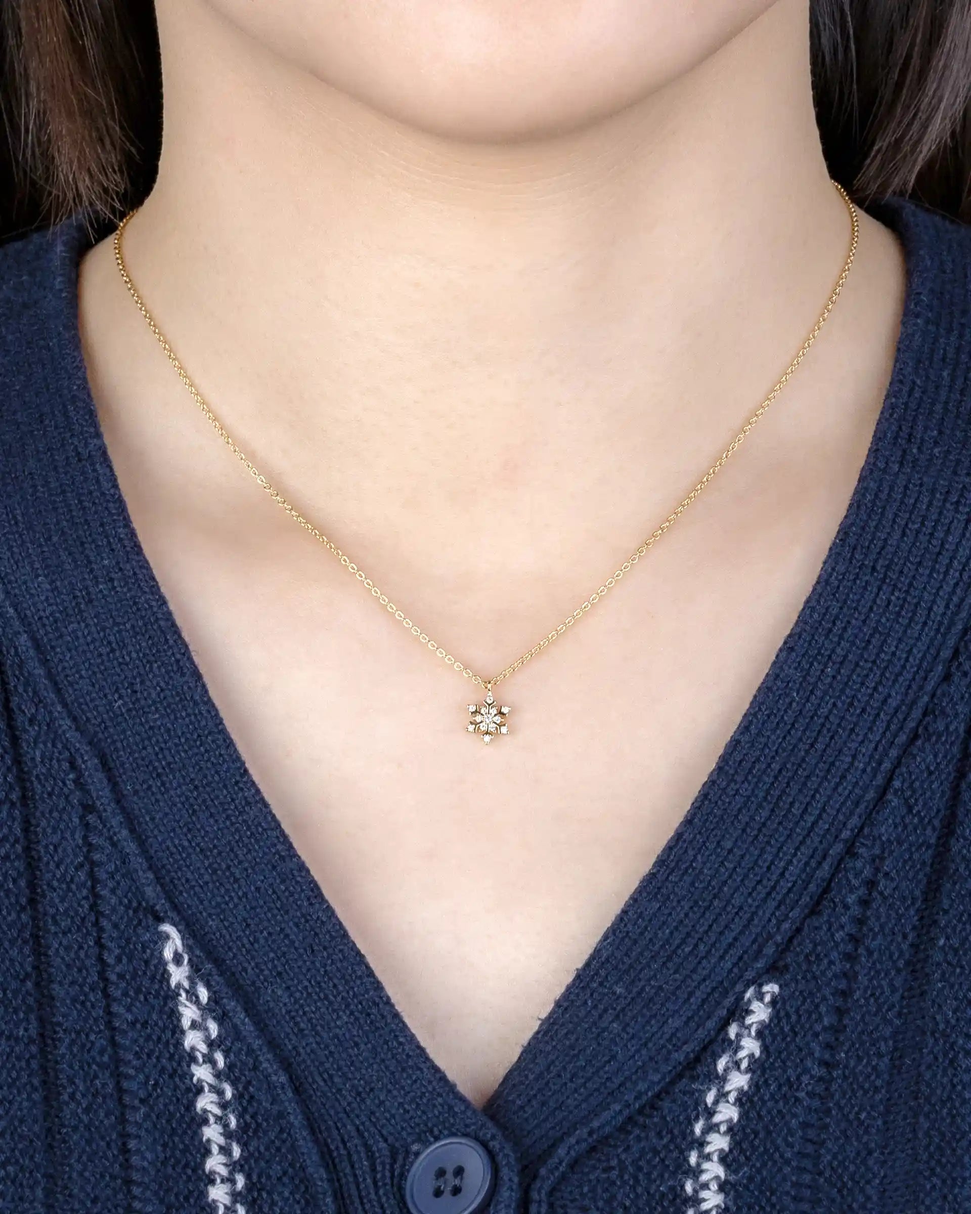 Isla Snowflake Necklace in Gold