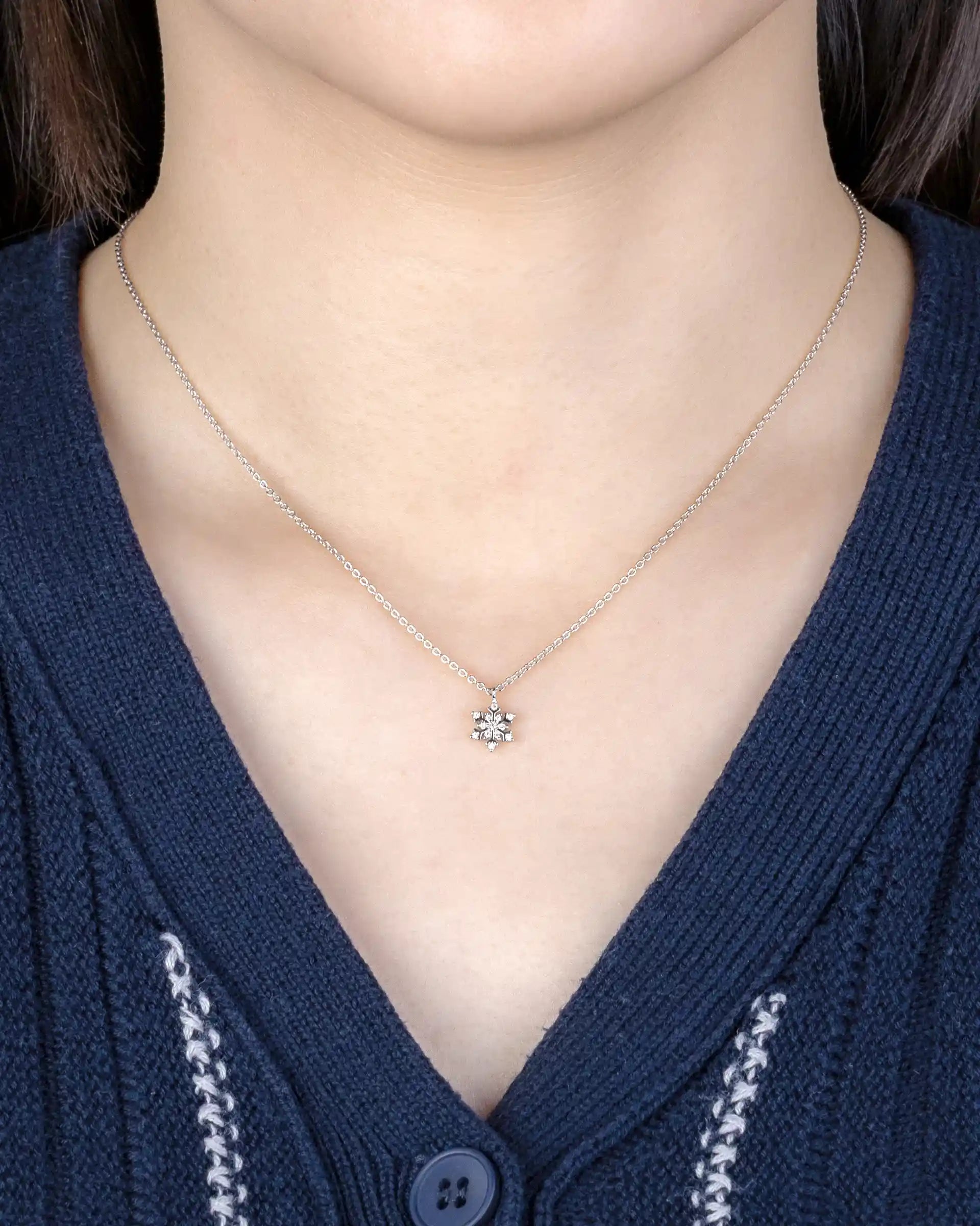 Isla Snowflake Necklace in Silver