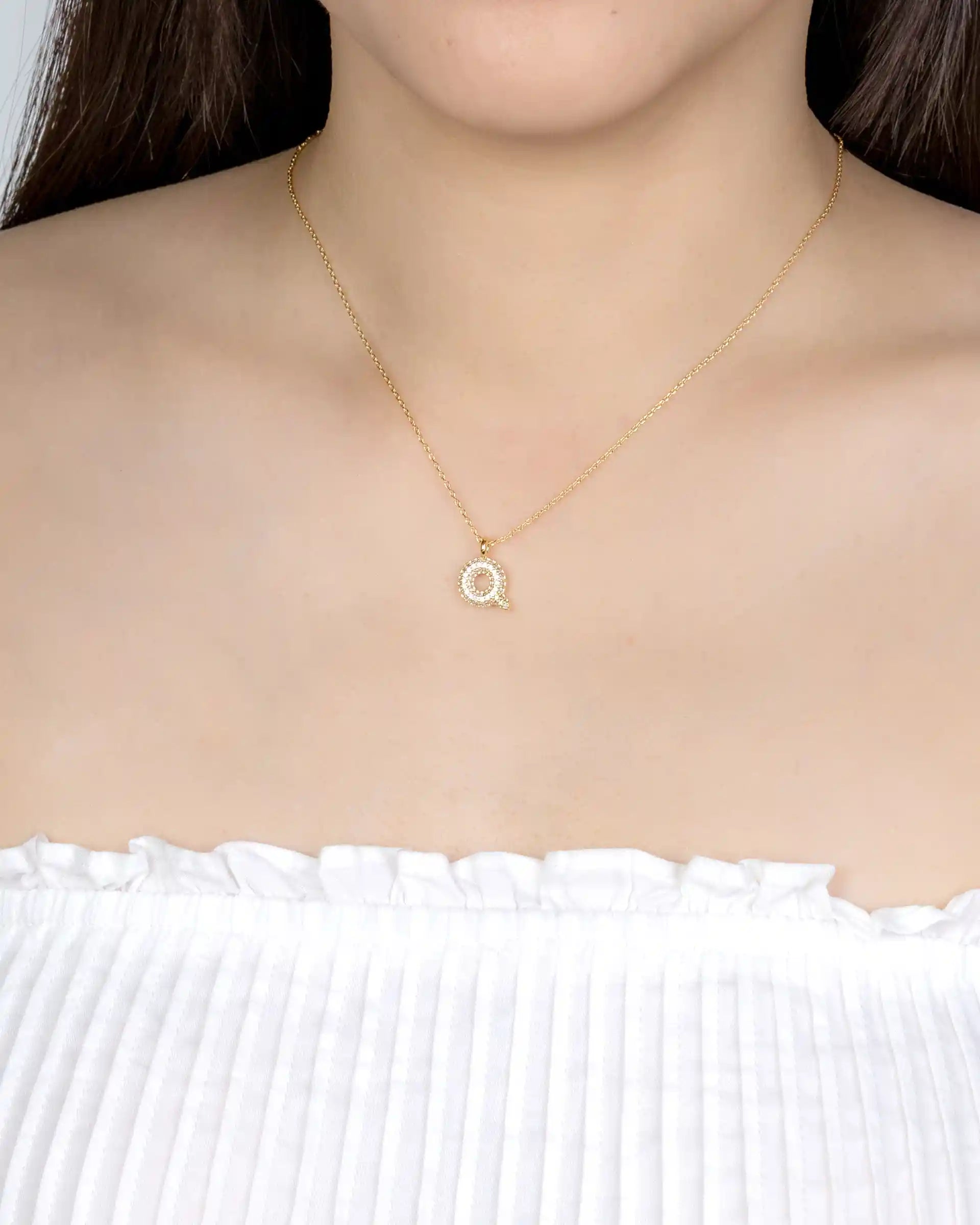 Mini Pavé Bubble Initial 'Q' Necklace in Gold