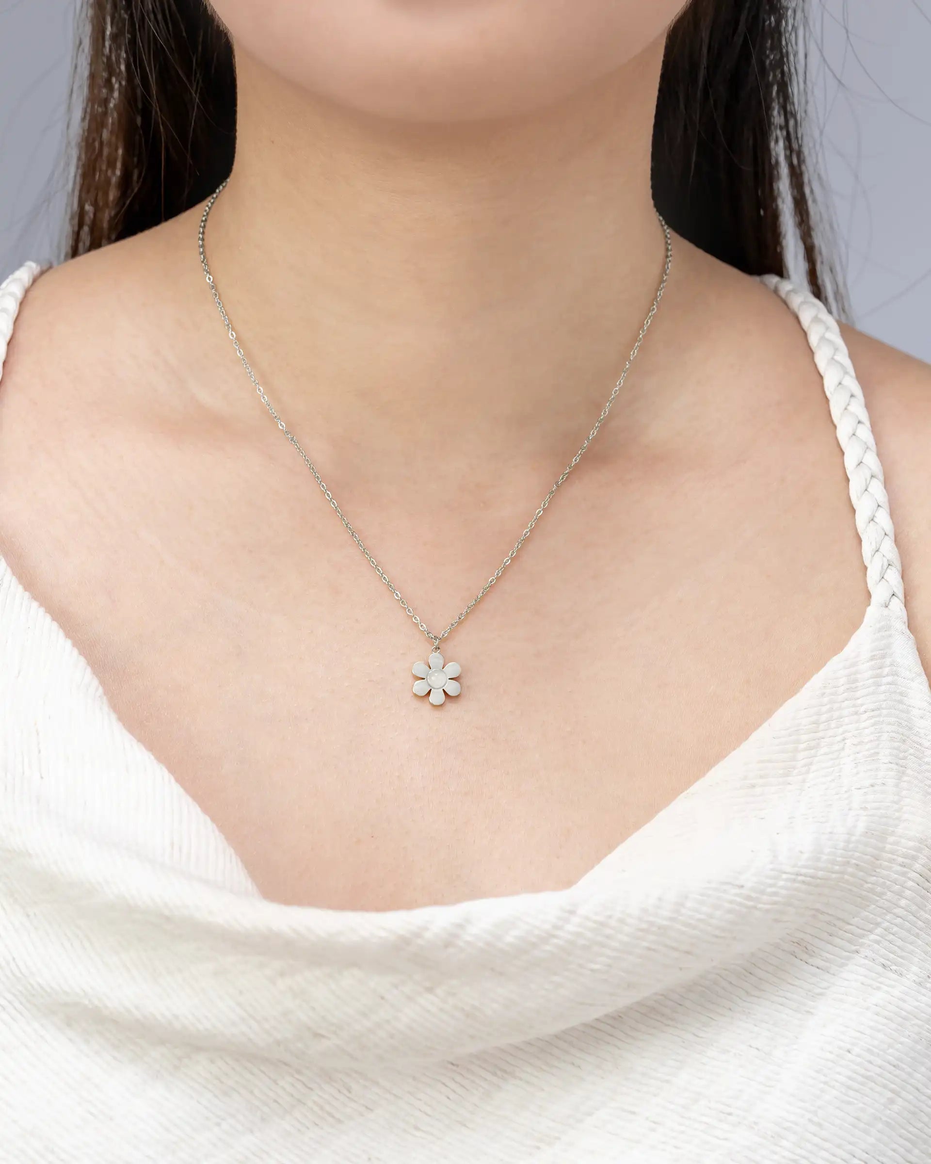 Francesca Daisy Necklace in Silver - White