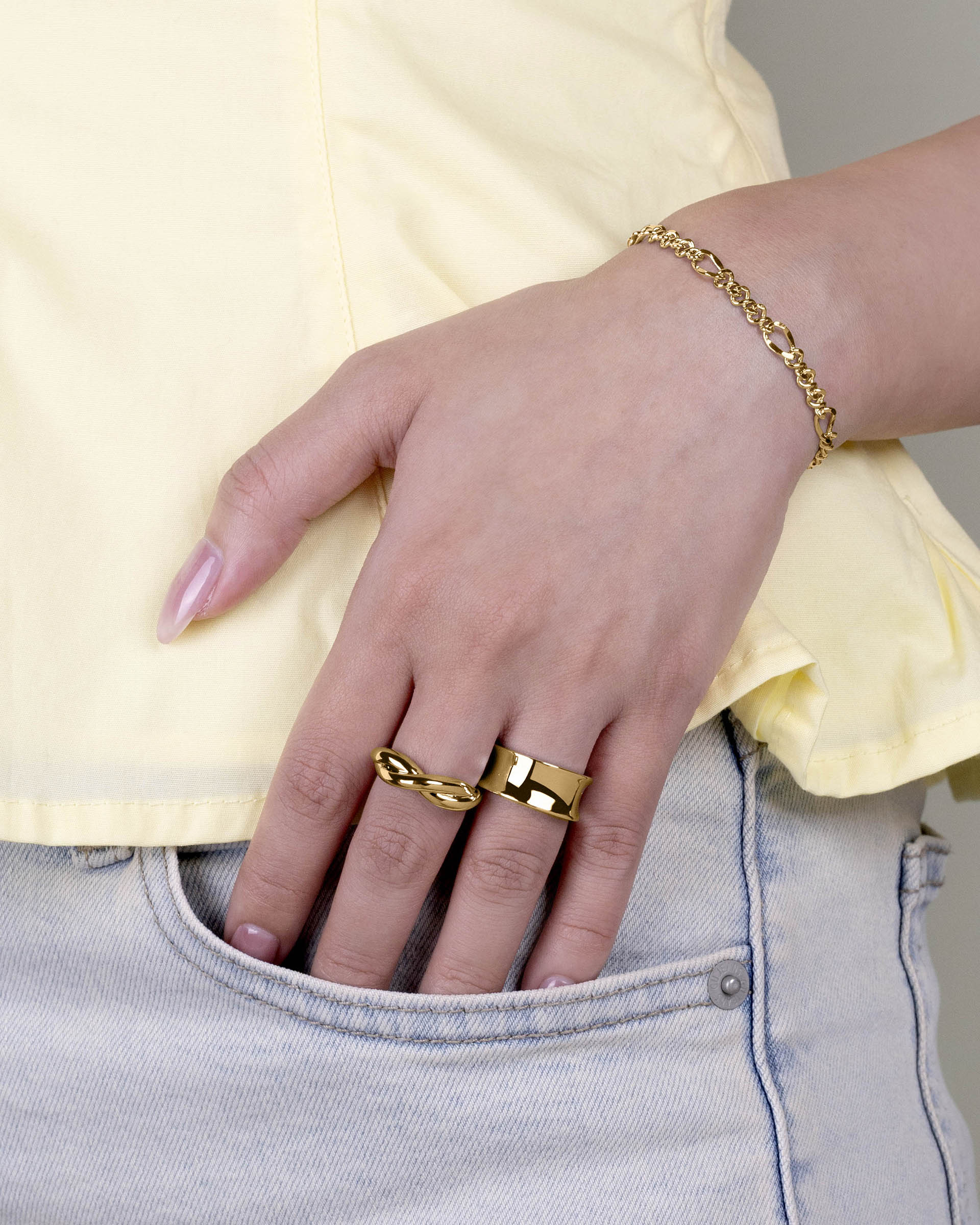 Emelia Ring in Gold